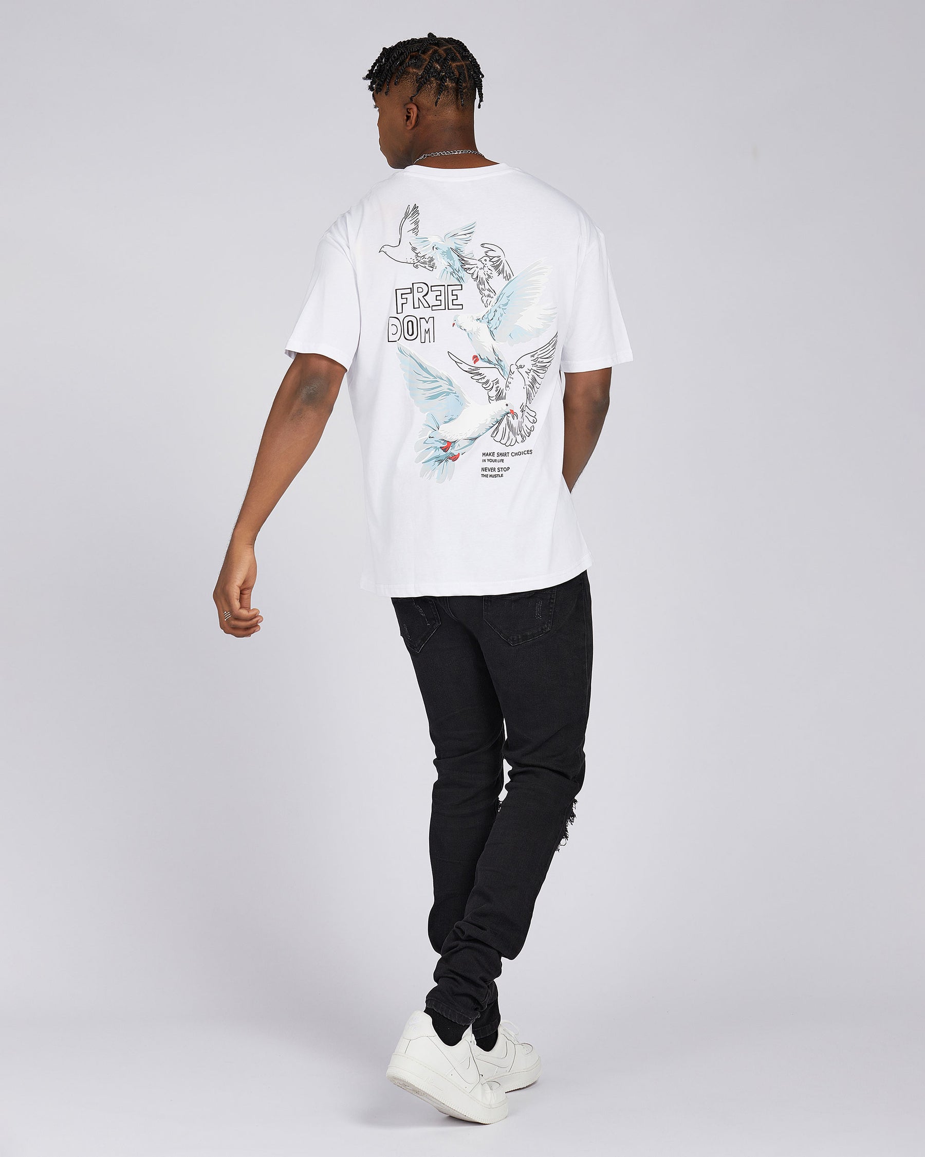 Camiseta con estampado gráfico de moda contemporánea 