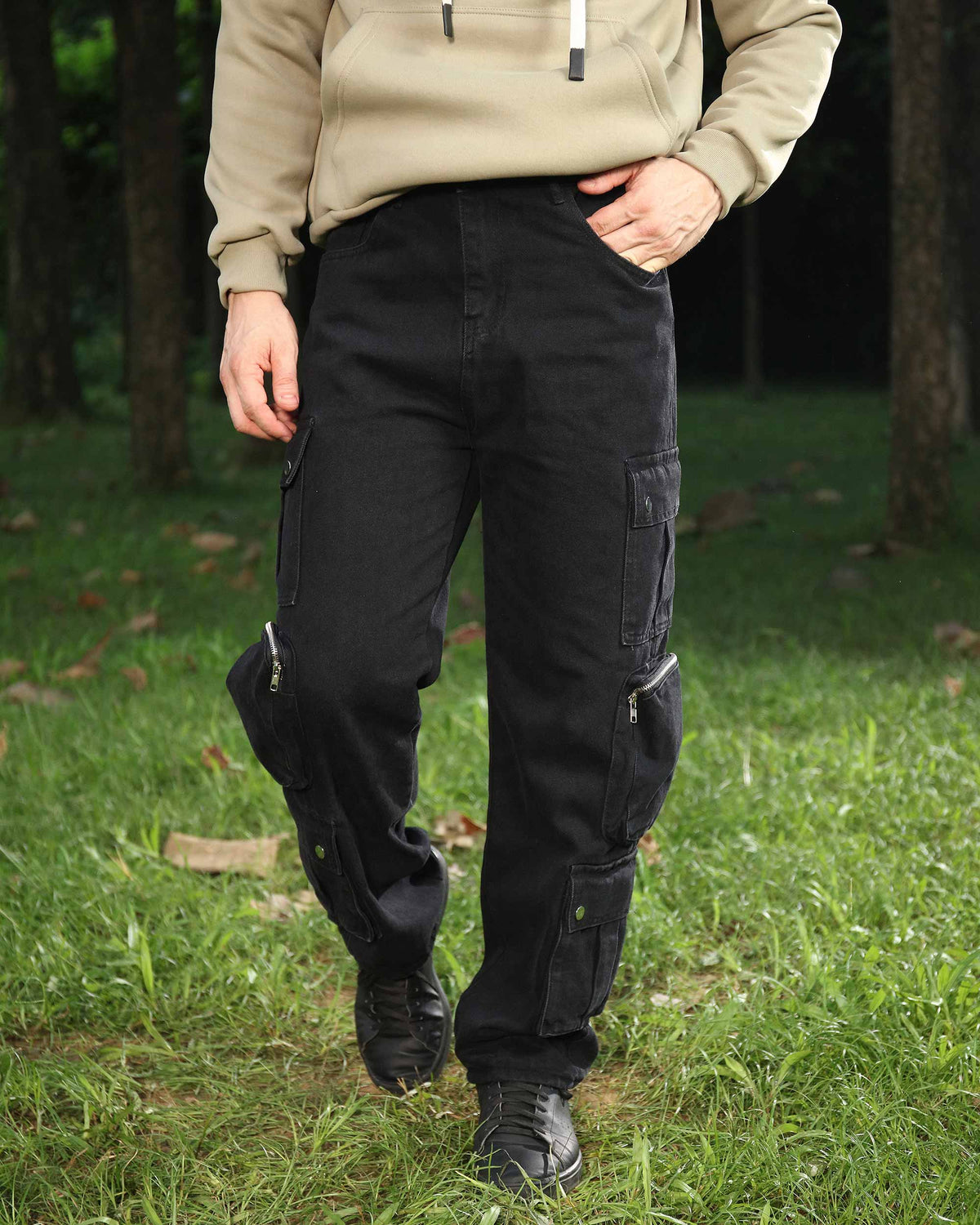 Logeqi Black Baggy Jeans with Zip and Cargo Pockets