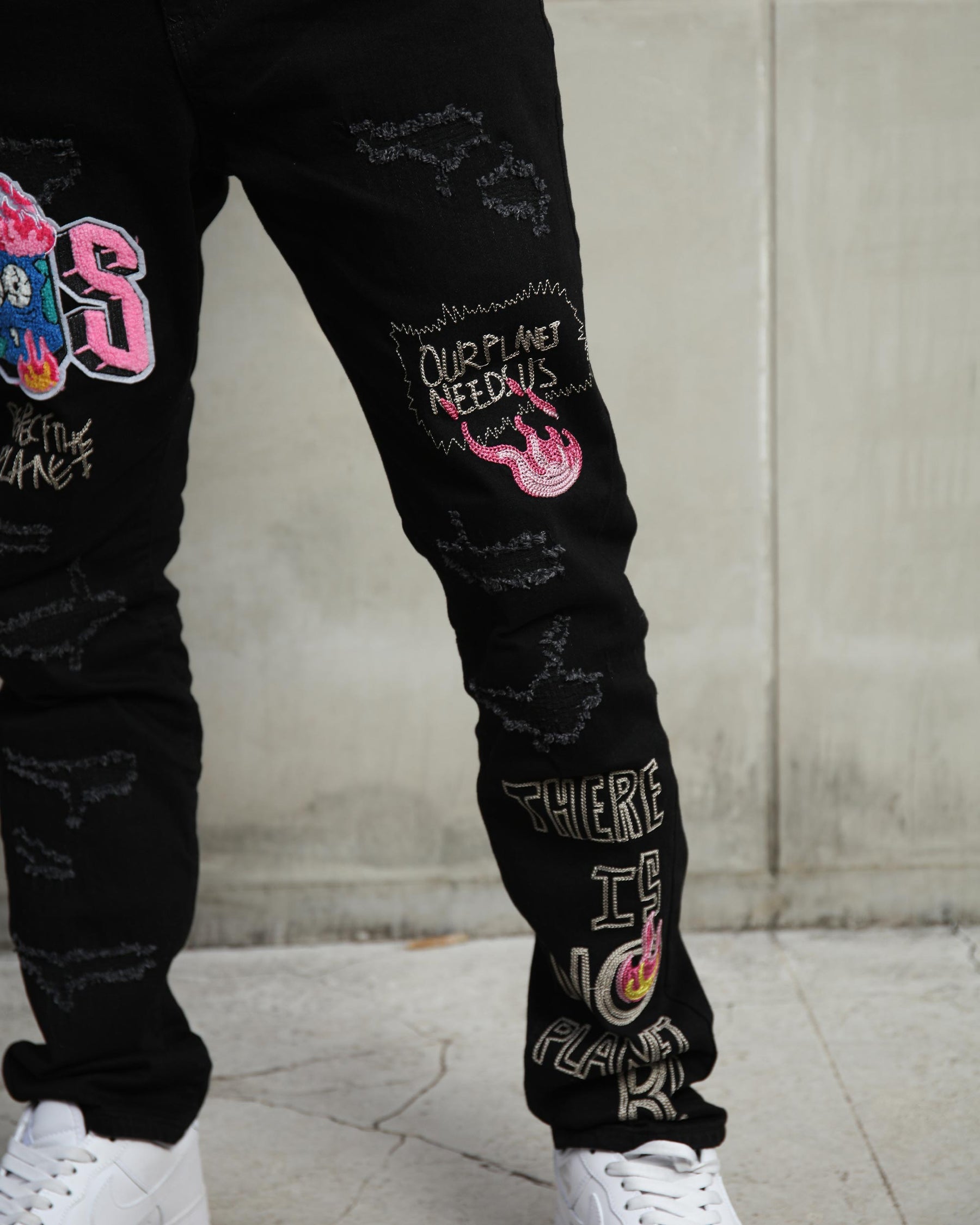 Jeans rasgados con patchwork de streetwear negros-Entrega local en México