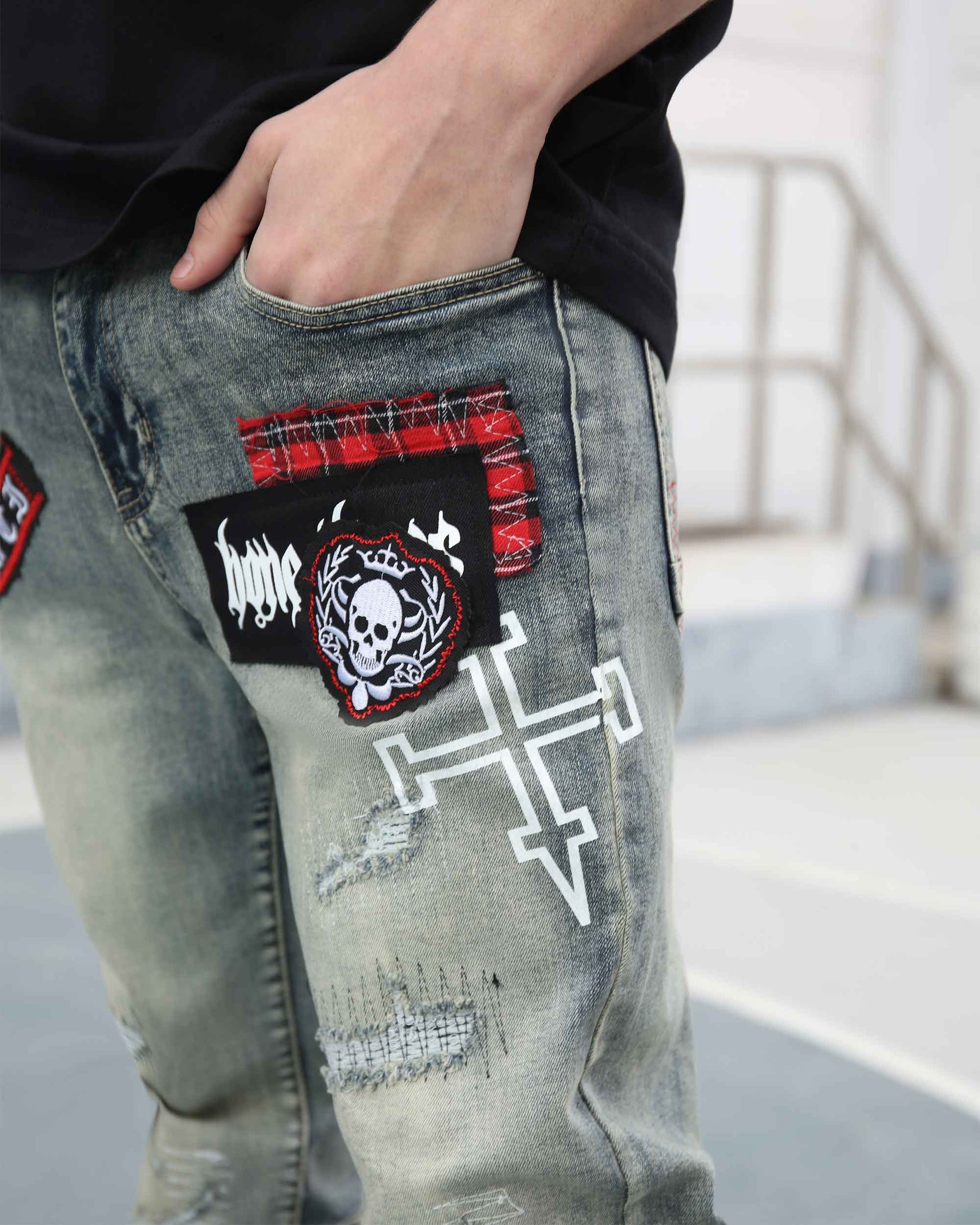 Blue Straight Leg Ripped Jeans with Graphic Print and Personalized Skull Emblem