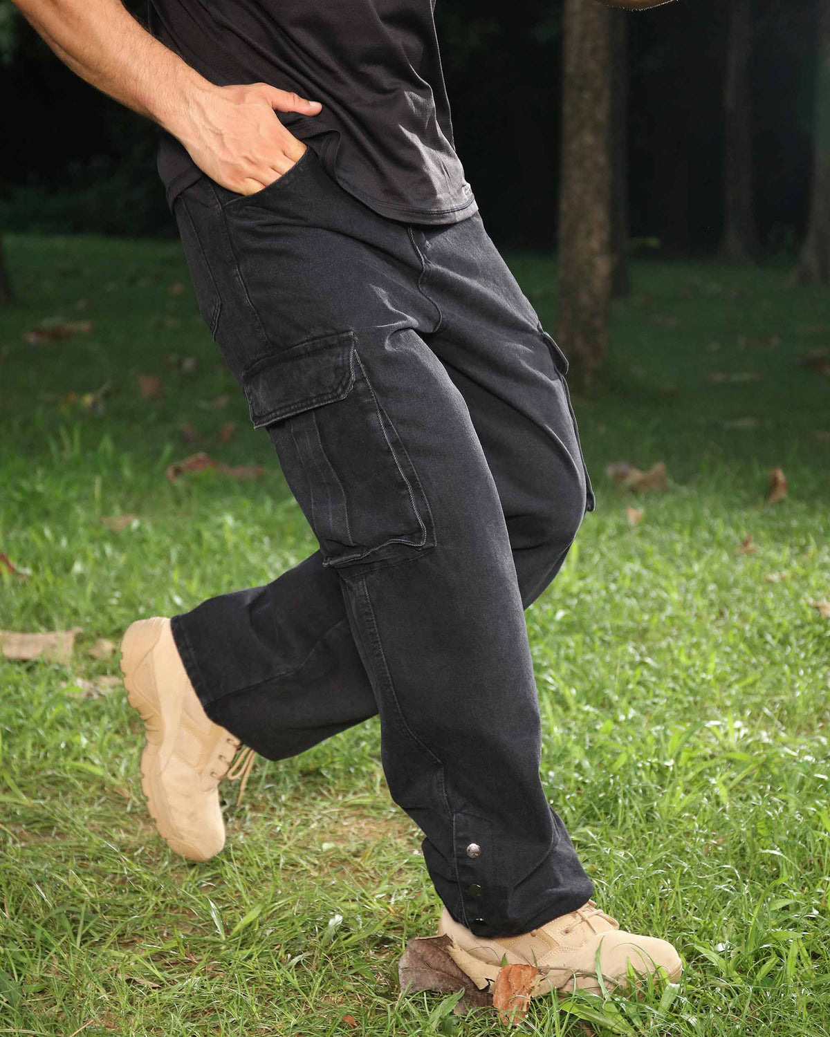 Logeqi Black Baggy Jeans with Ample Side Pockets