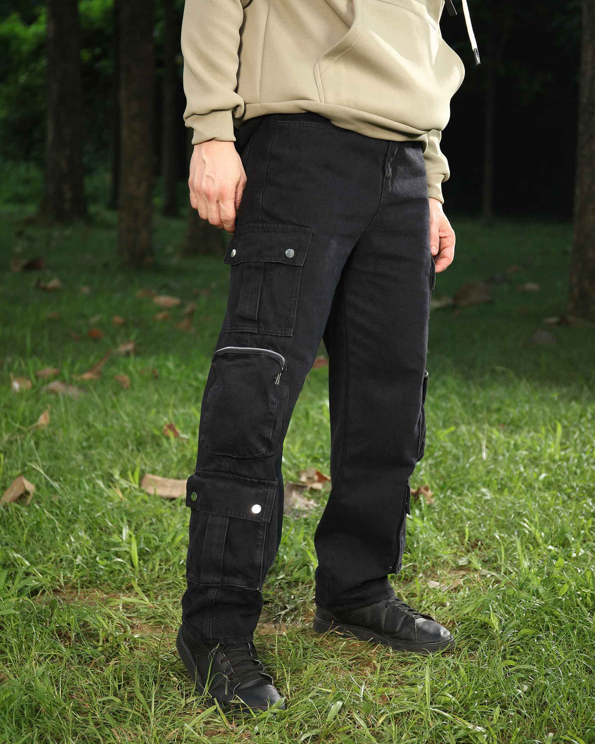 Logeqi Black Baggy Jeans with Zip and Cargo Pockets