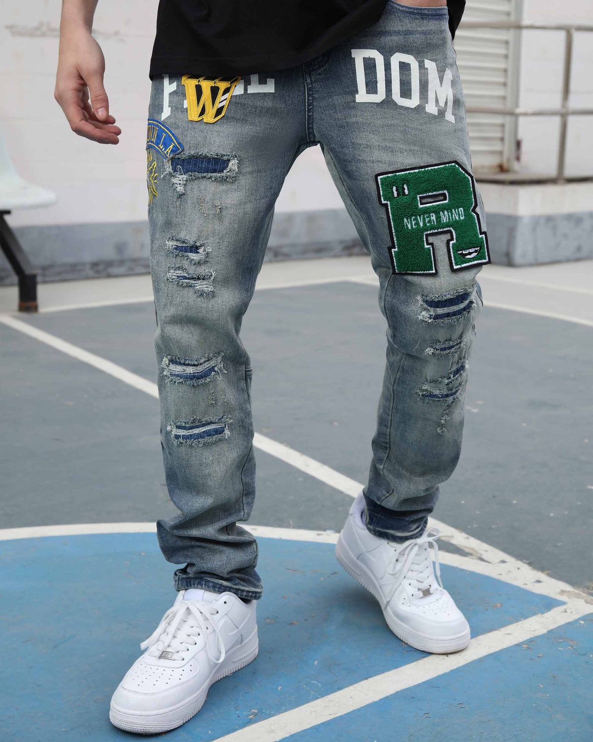 Ripped Blue Washed Edgy Jeans with Patchwork