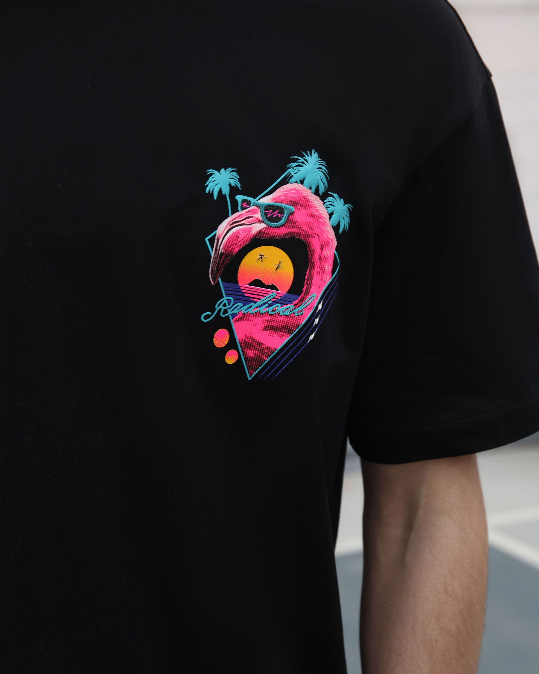 Camiseta con estampado gráfico Retro Vibe-Entrega local en México 