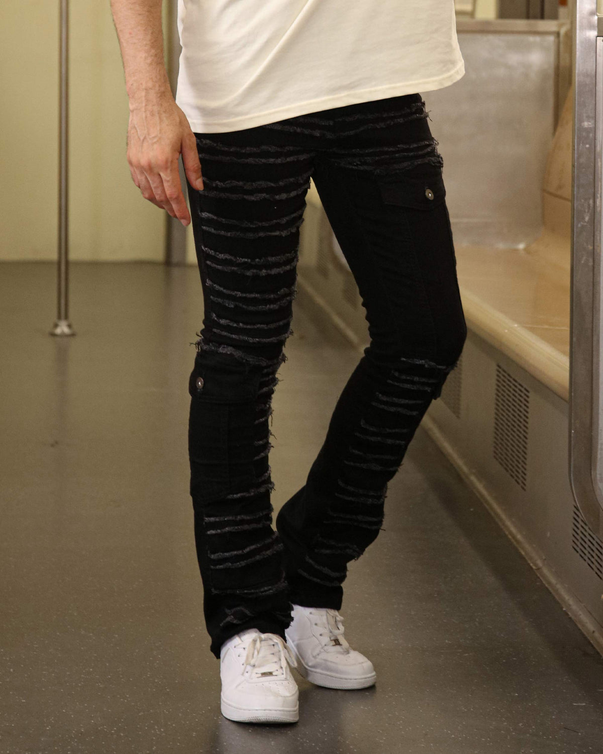 Logeqi Stylish Raw edge Black Jeans with Side Pocket Detailing