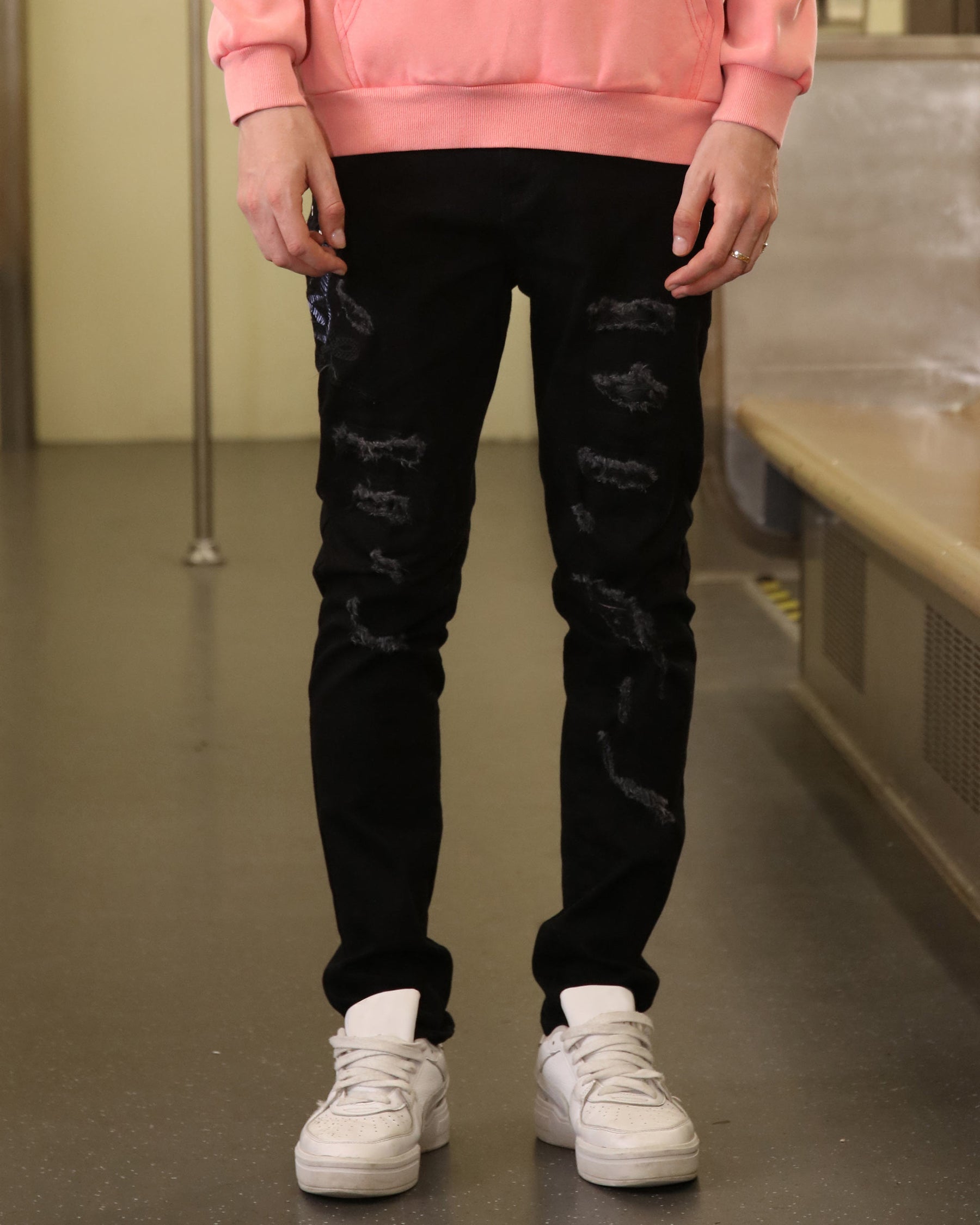 LOGEQI Stylish Black Ripped Jeans with Embroidered Flair