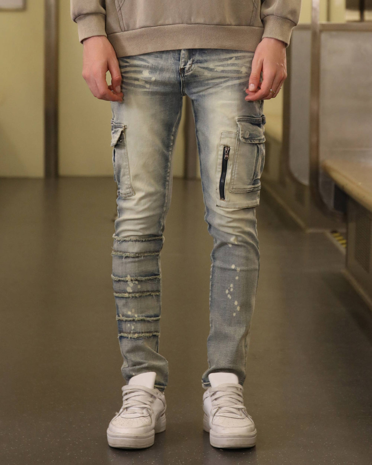 Logeqi Spray Painted Blue Cargo Jeans with Streetwear Edge