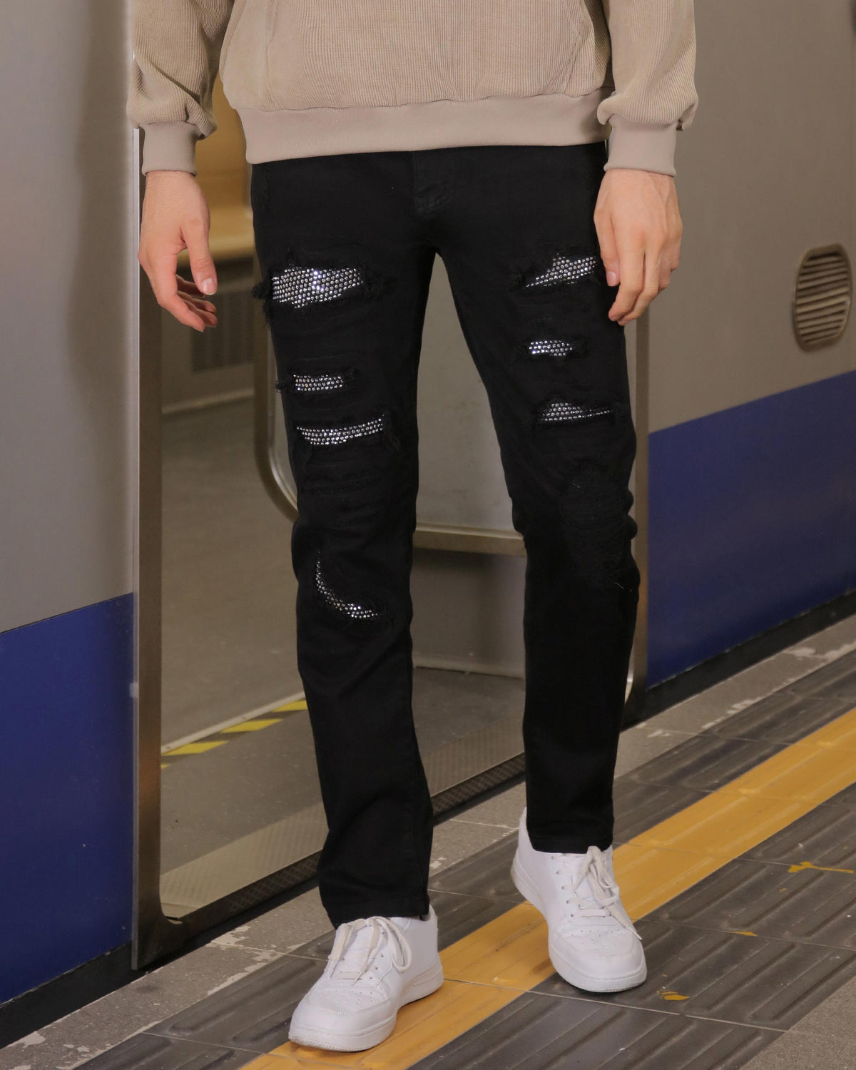 Logeqi Black Ripped Jeans with Shine Diamond Patch