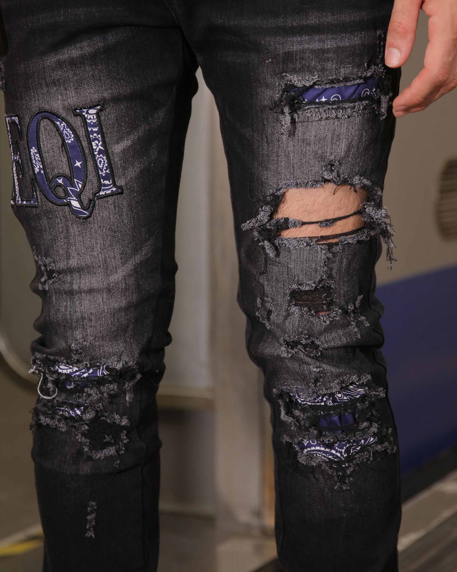 LOGEQI Black Ripped Jeans with Bold Rips