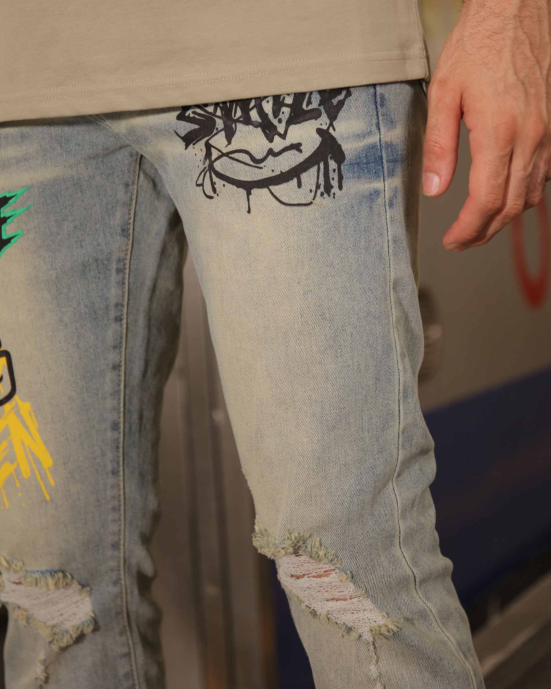 LOGEQI Distressed Blue Jeans with Graffiti - Streetwear Style