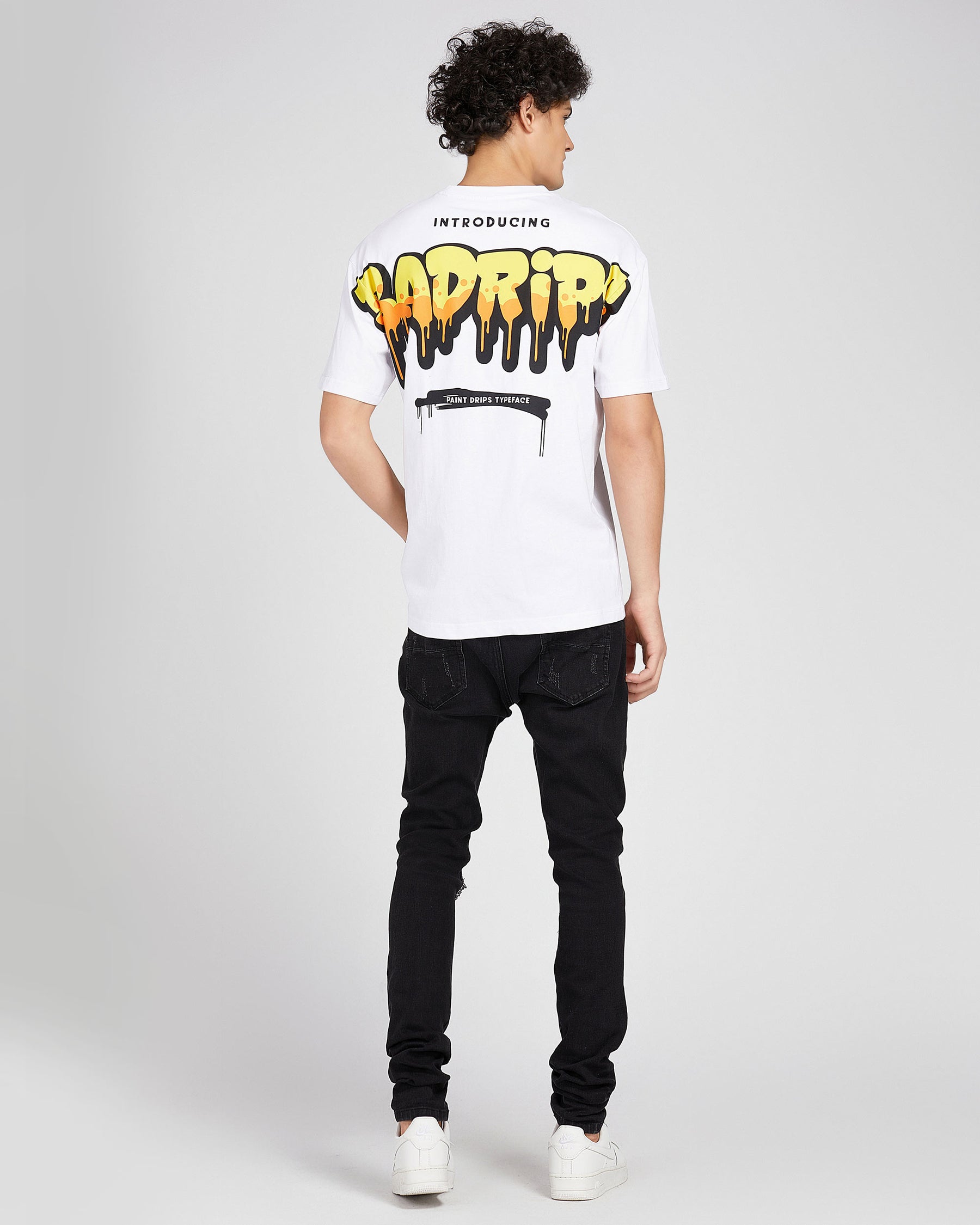 Camiseta con grafiti y letras de moda hip-hop 