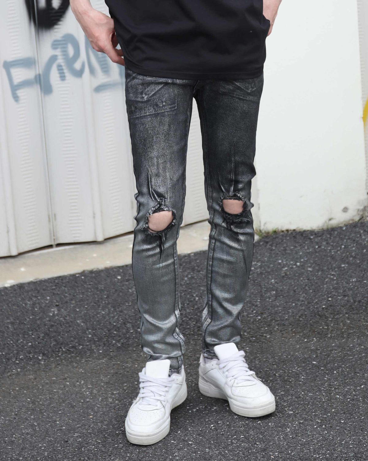 Logeqi Gradient Shades Black Ripped Jeans with Statement Knee Rips